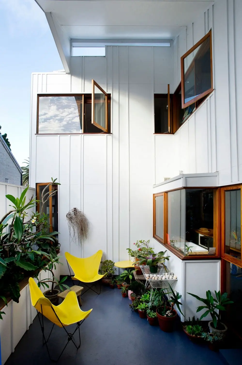 Butterfly chair na balkonie | designhunter.net