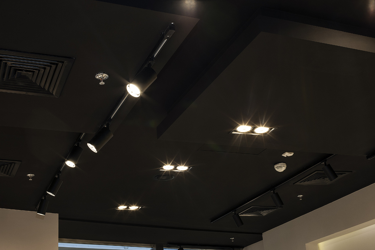 Butik Łukasza Jemioła z oświetleniem SternLight