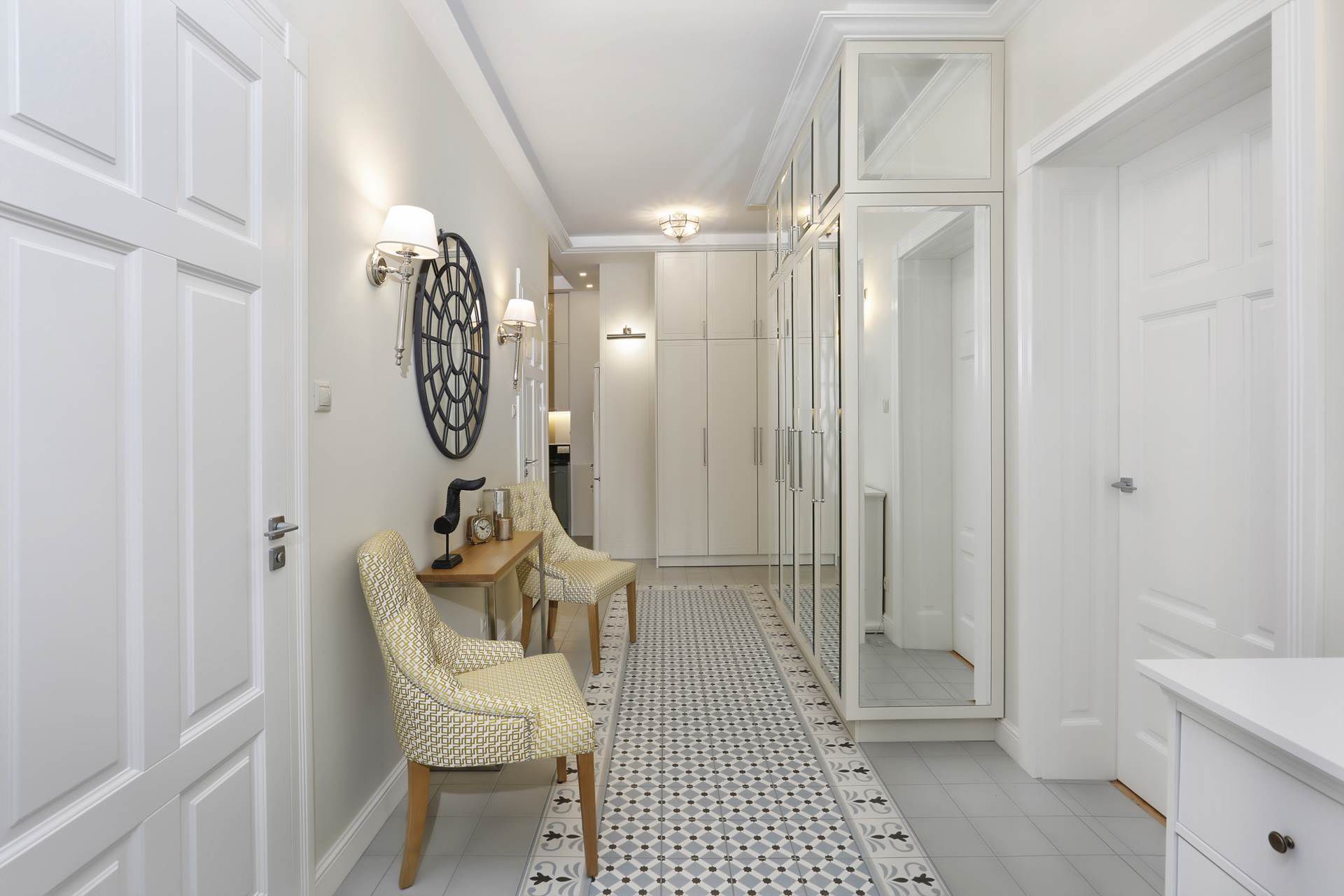 Ponadczasowa klasyka w przedpokoju | proj. FLOW Interiors