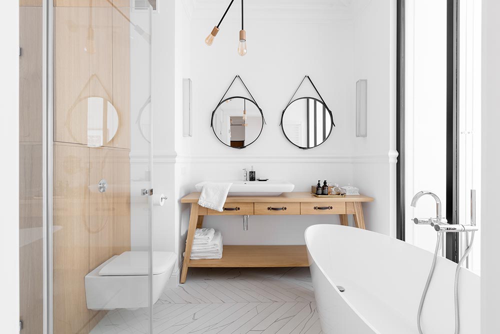 Elegancka łazienka z jodełką na podłodze | proj. Domagała Design