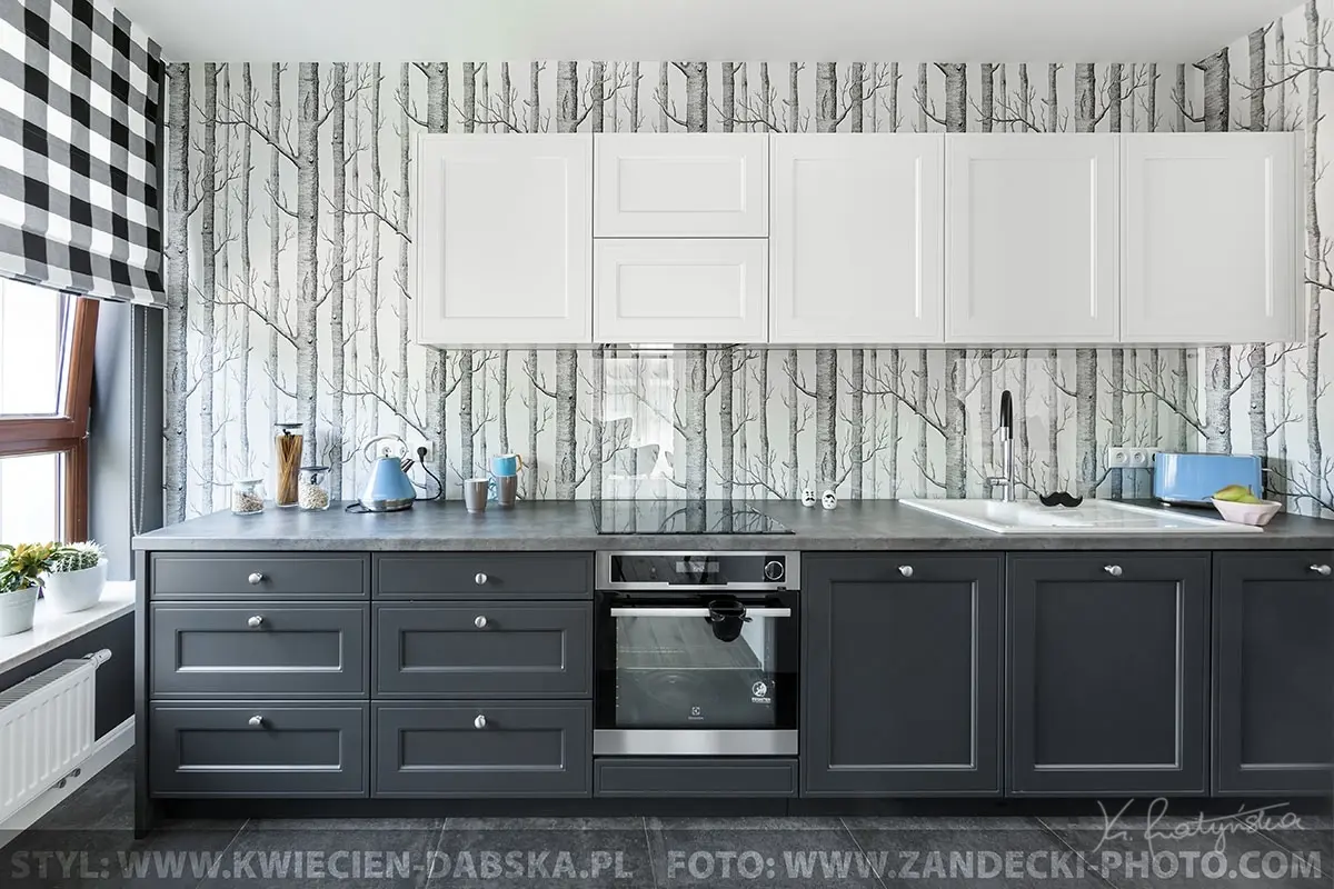 Kultowa tapeta od Cole & Son w projekcie kuchni PEpe Pracownia