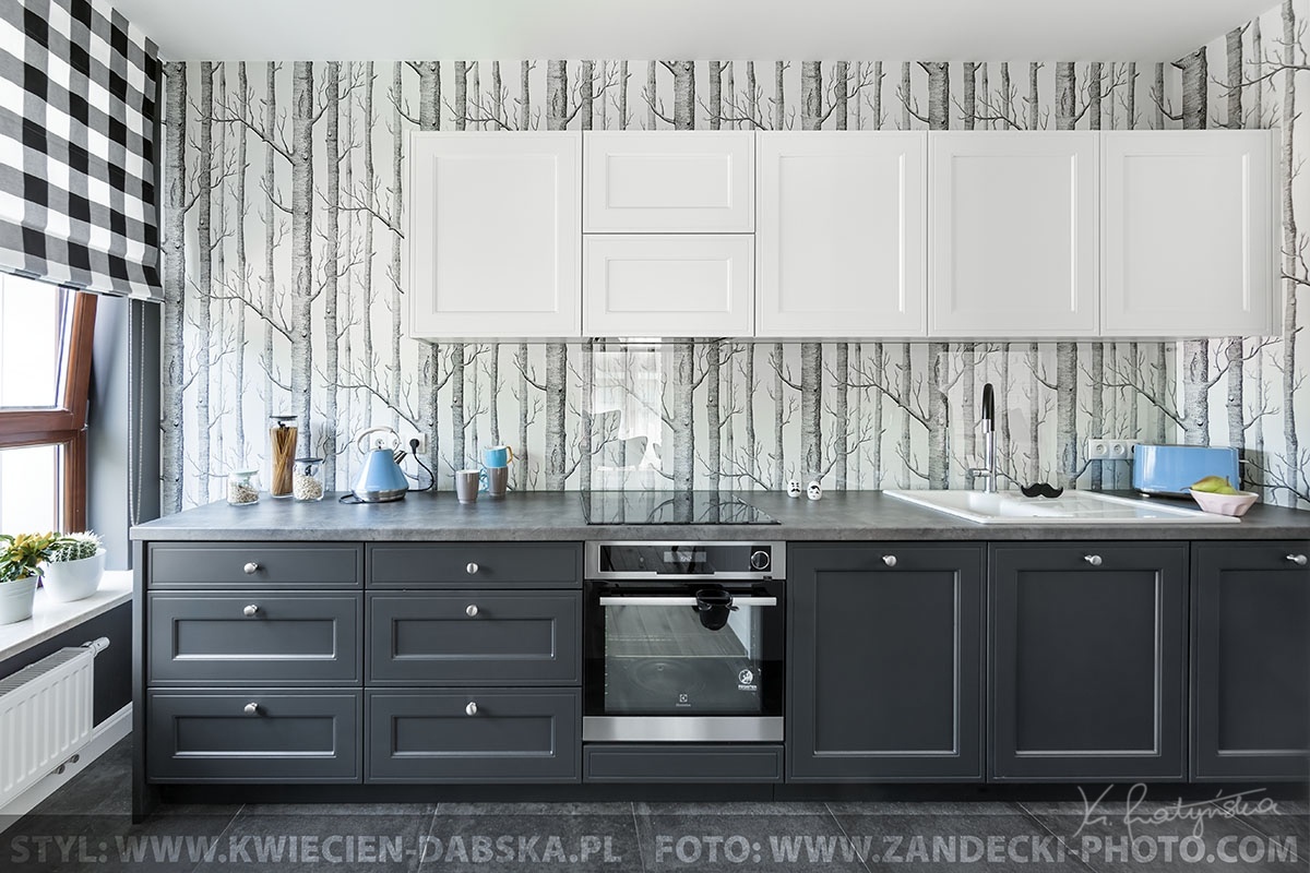 Kultowa tapeta od Cole &amp; Son w projekcie kuchni PEpe Pracownia