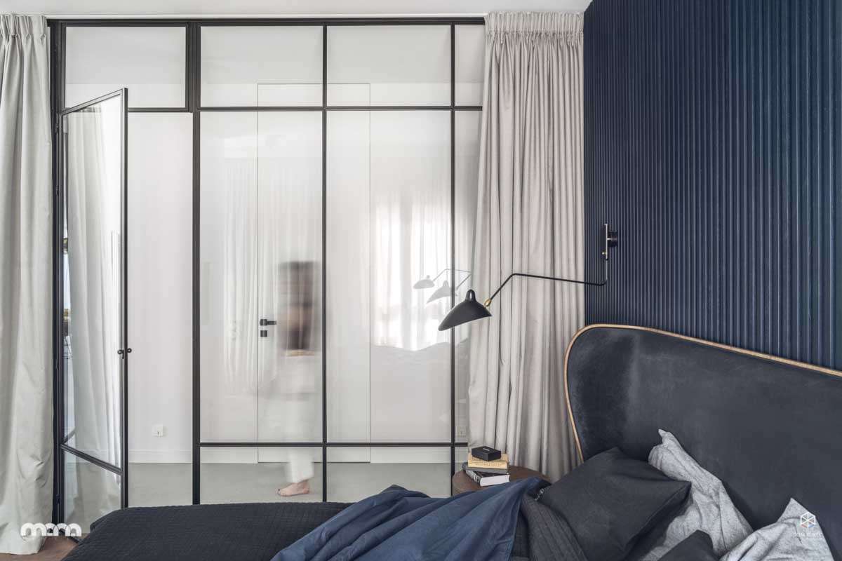 Zasłony sprawdzą się nie tylko w oknach | Proj. Mana Design