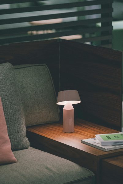Oświetlenie tworzy klimat | Lampka Bicoca od Marset jest dostępna w naszych showroomach