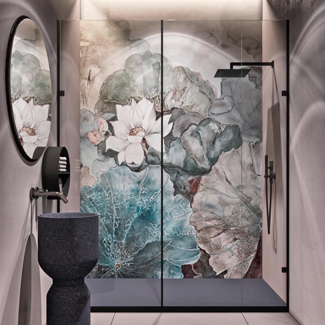 Mała łazienka z tapetą od Wall &amp; Deco z serii WET SYSTEM