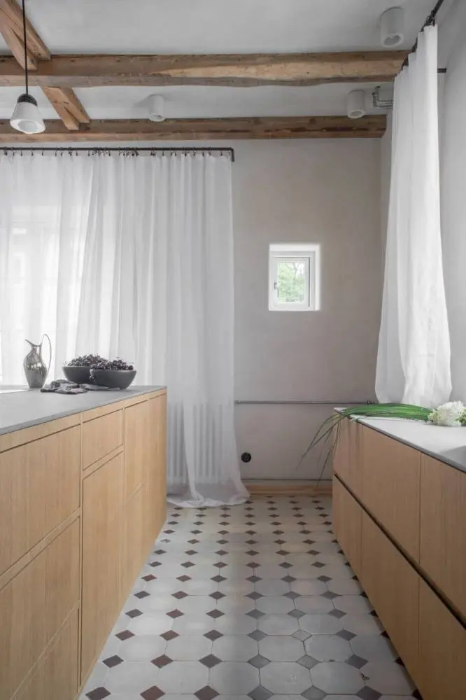 Przebudowa wnętrz przedwojennego domu w Szczecinie. Proj. Loft KolasińskiFot. Joel Hauck