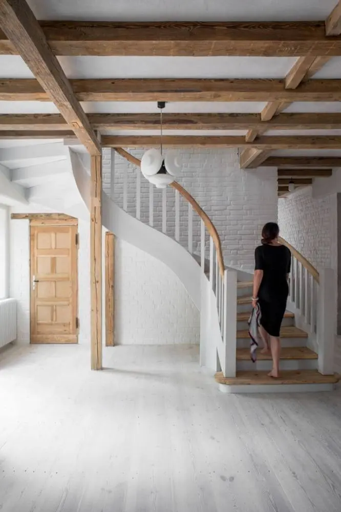 Przebudowa wnętrz przedwojennego domu w Szczecinie. Proj. Loft KolasińskiFot. Joel Hauck