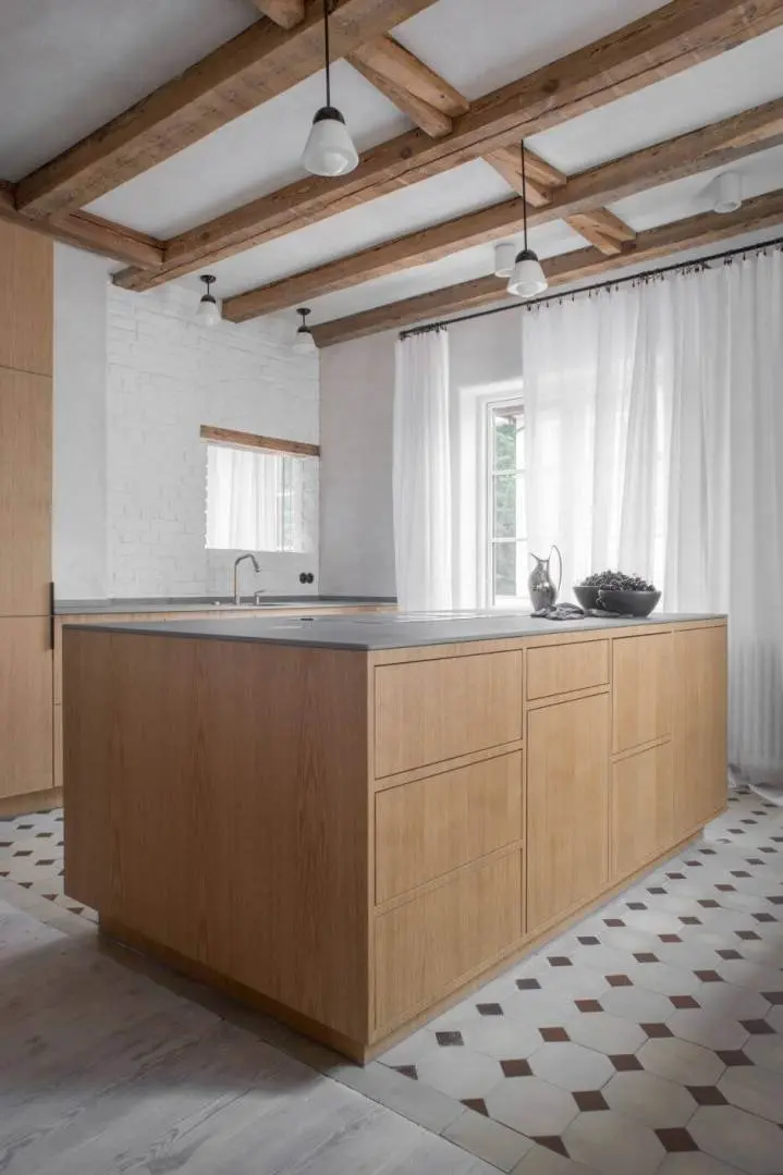 Przebudowa wnętrz przedwojennego domu w Szczecinie. Proj. Loft KolasińskiFot. Joel Hauck