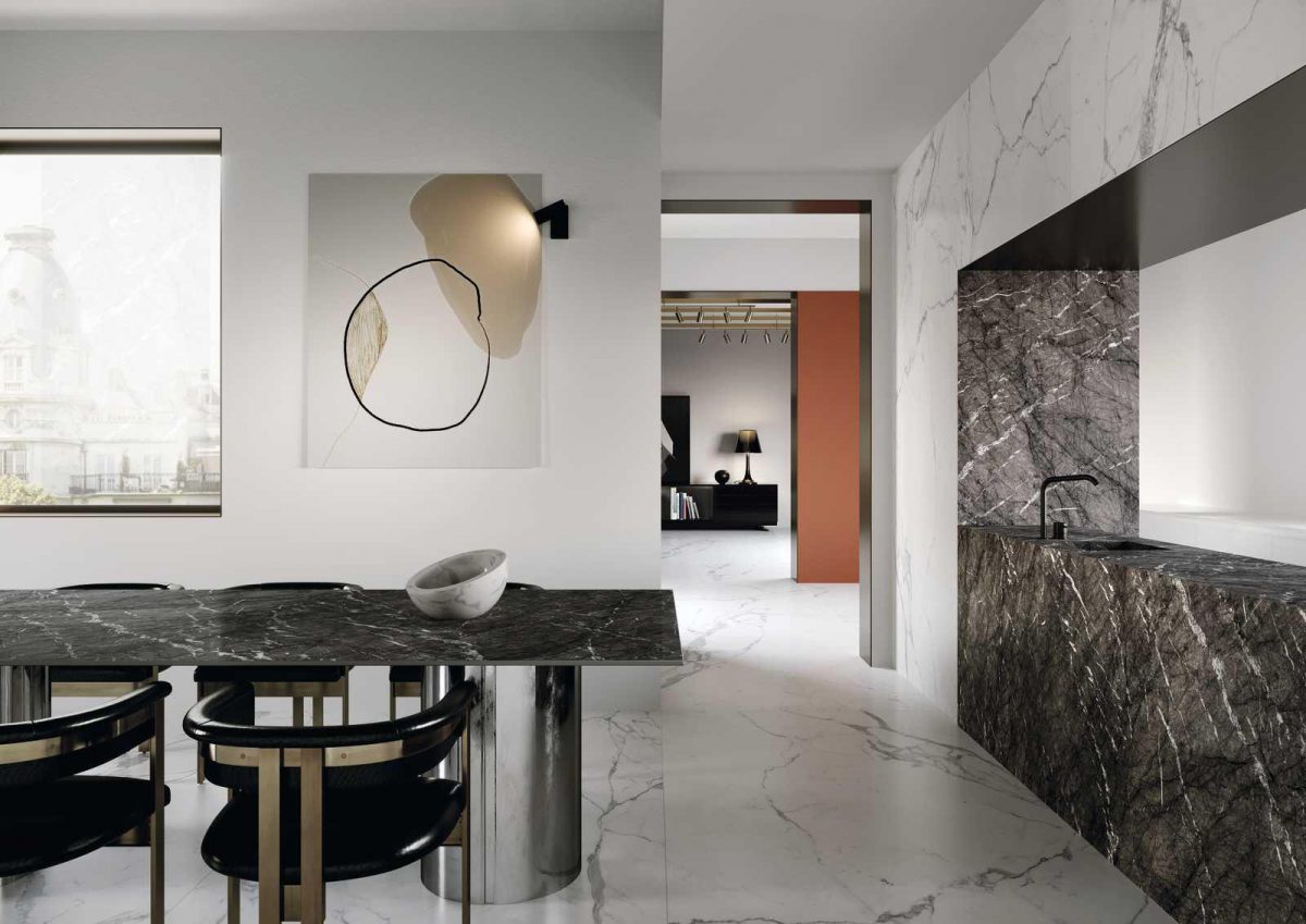 <strong>PODŁOGA:</strong> GRANDE MARBLE LOOK STATUARIO RETTIFICATO 120X278 | <strong>FRONTY MEBLI I BLAT STOŁU:</strong> GRANDE MARBLE LOOK GRIGIO CARNICO SATIN 12MM 162×324