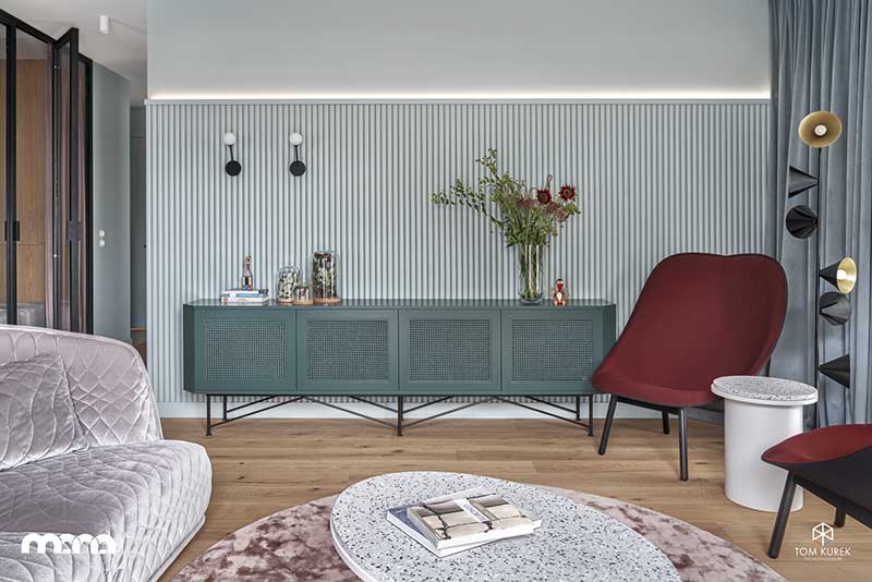 Podwyższona „lamperia” w salonie | proj. Mana Design, zdj. Tom Kurek