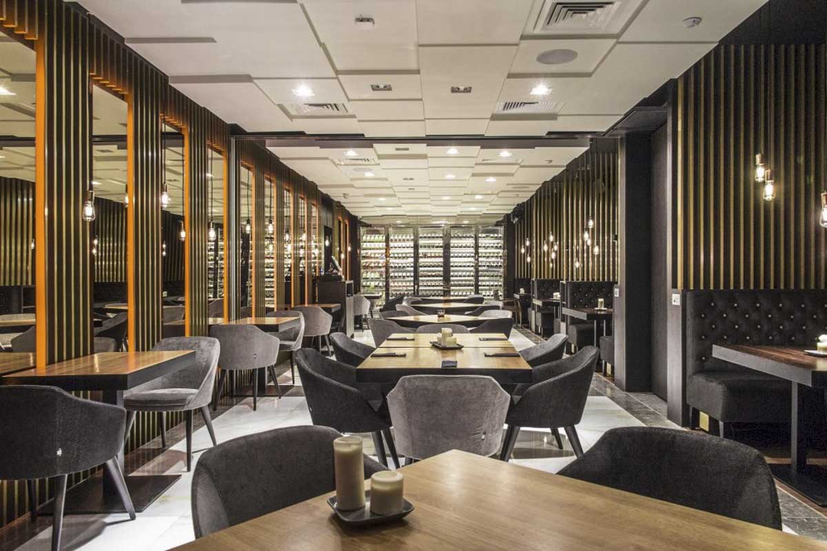 Oprawy SternLight współtworzą klimat wnętrza. | WĄDOŁOWSKI ARCHITEKCI