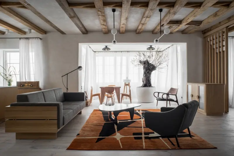 Dywan w kolorze terakoty w projekcie Loft Kolasiński.