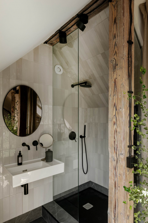 Loft z widokiem na dachy kamienic i PKiN