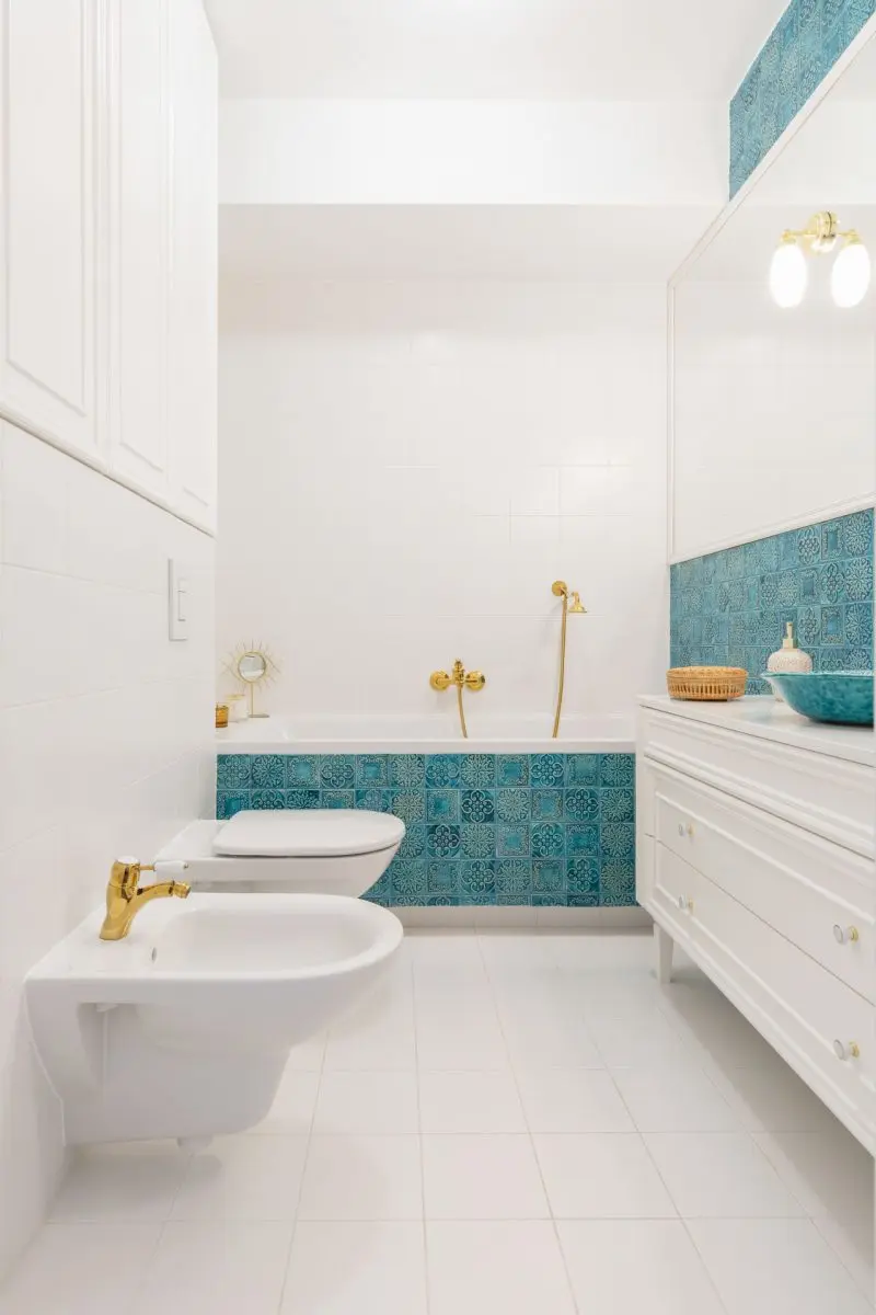 Minimalistyczna łazienka z marokańskimi płytkami | proj. Decoroom | fot Marta Behling Pion Poziom