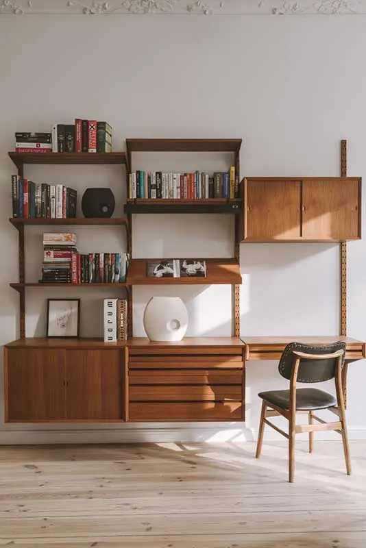 Meblościanka z biurkiem. | Proj.: LBWA; Fot.: PION Studio