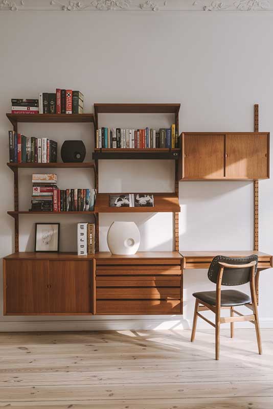 Meblościanka z biurkiem. | Proj.: LBWA; Fot.: PION Studio