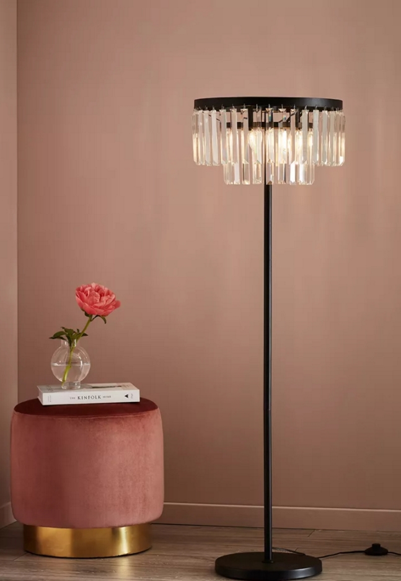 Kryształowe klosze dopłenią stylistykę glamour – lampa VENTIMIGLIA marki Markslojd.
