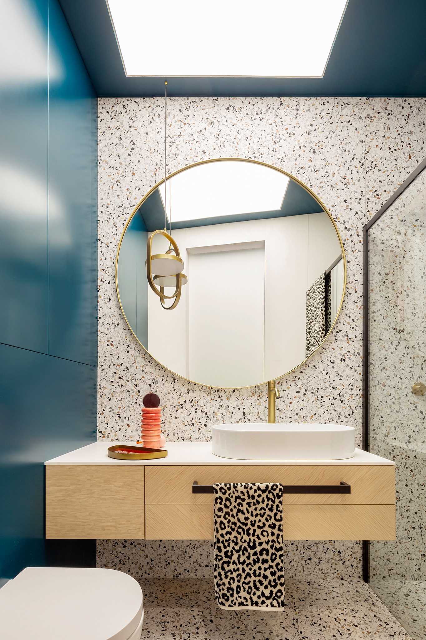 DWUPOZIOMOWY APARTAMENT NA POWIŚLU | PROJ: MODEKO STUDIO