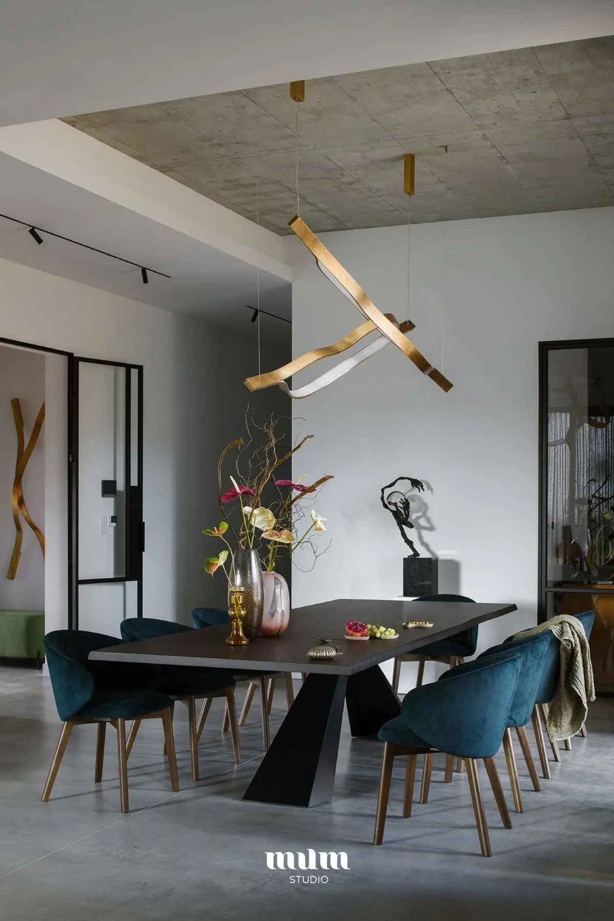 Design: MUM STUDIO