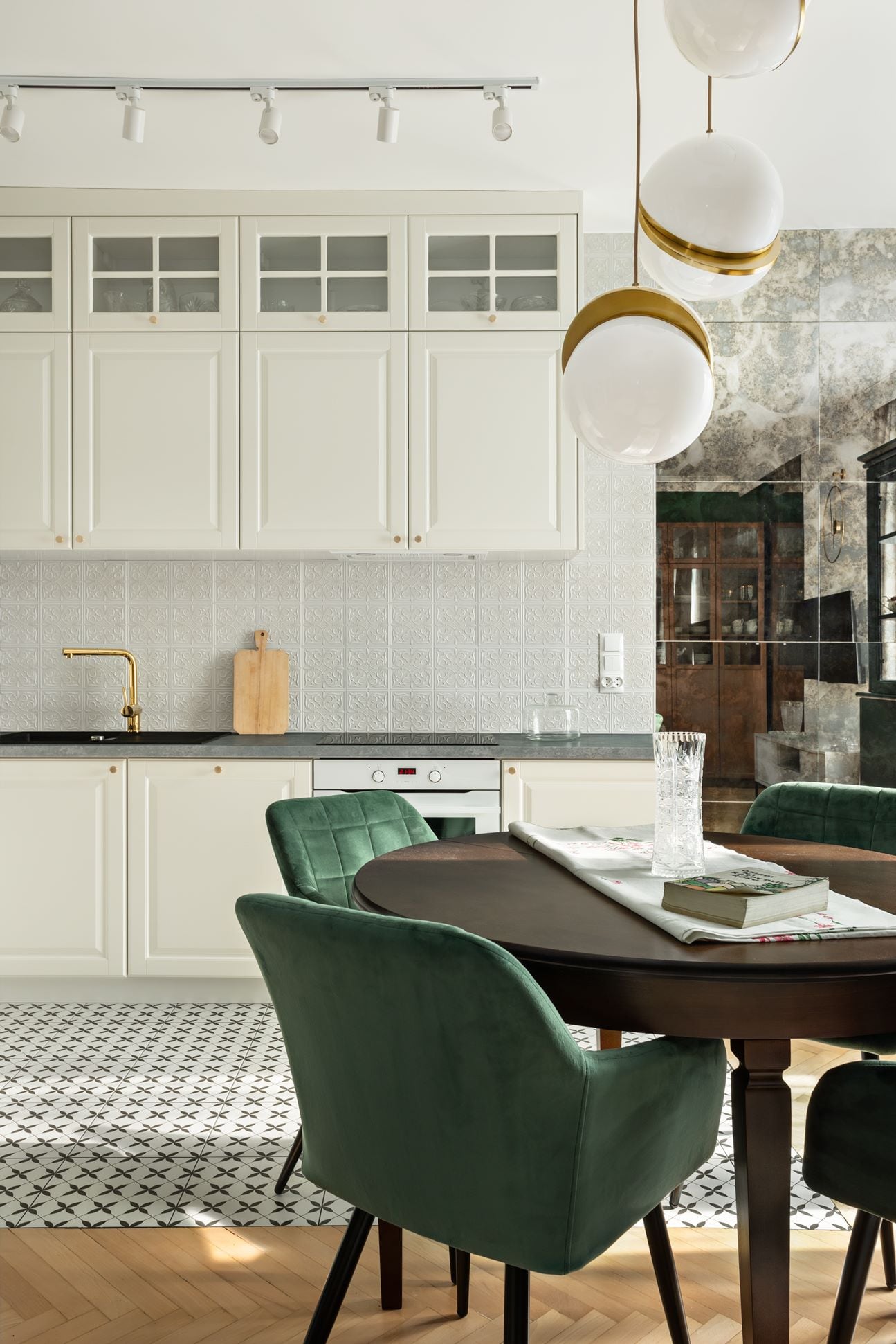 32 metrowe mieszkanie z nutą luksusu | Design: Polański Studio Design: Polański Studio Foto: @dekorialove