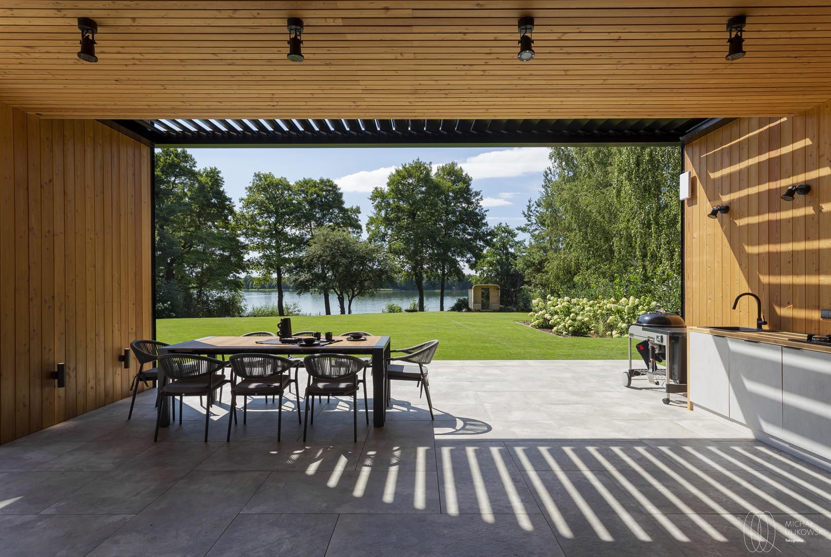 DOM NAD JEZIOREM | PROJ: YO HOME DESIGN PROJEKTOWANIE WNĘTRZ