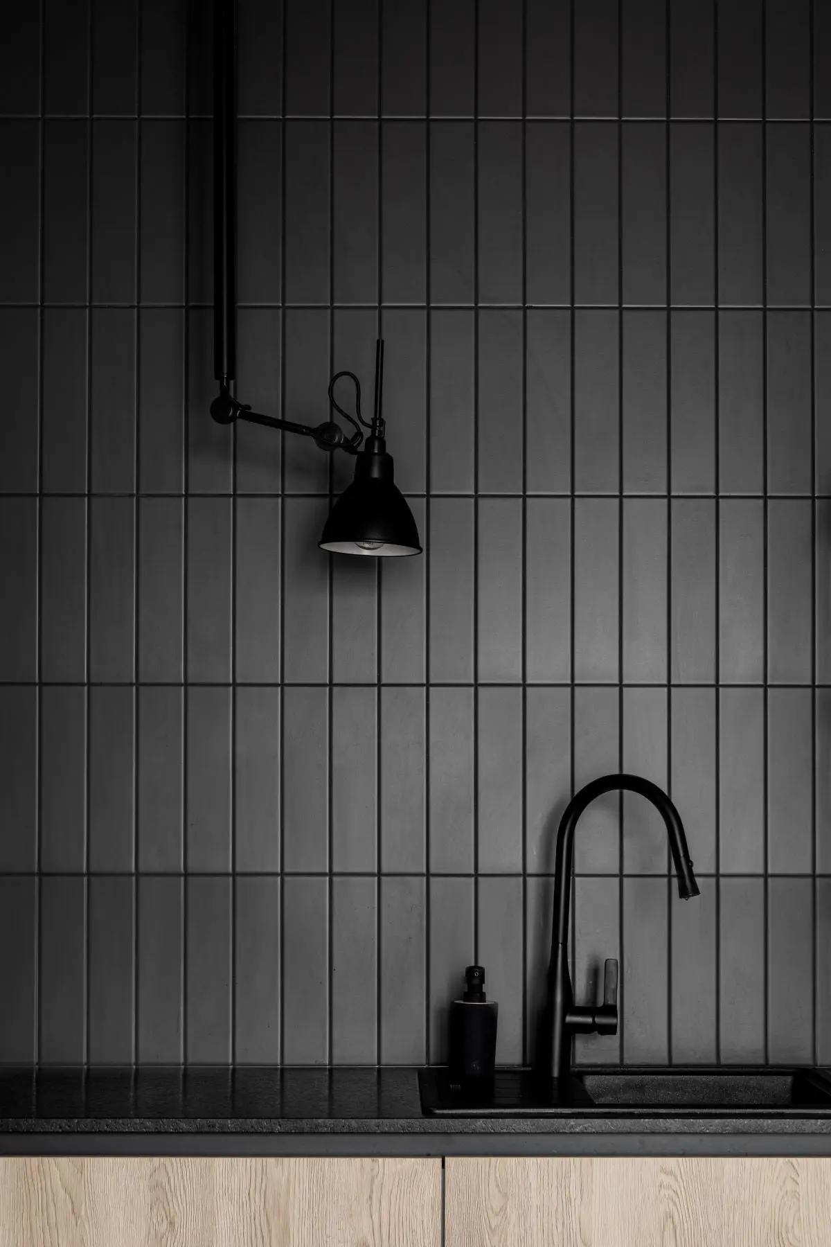 Projekt M | 45: Mieszkanie w Stylu Industrialnym na Warszawskiej Pradze | Desgn: Love To